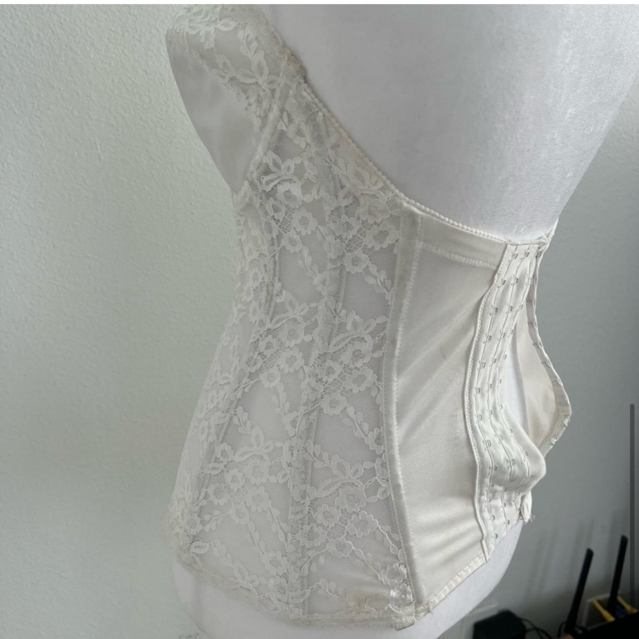 Vintage Lace Bustier Corset in White. 32DD. In good | Depop