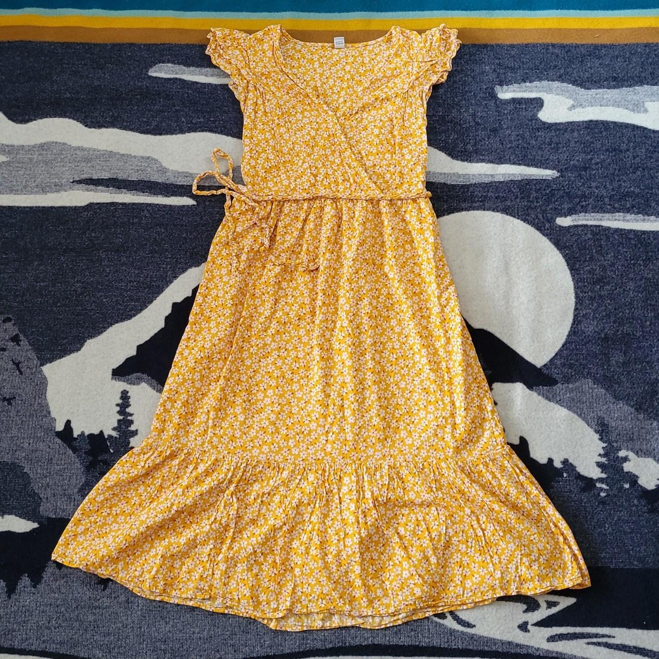 Yellow flowery midi dress - Depop