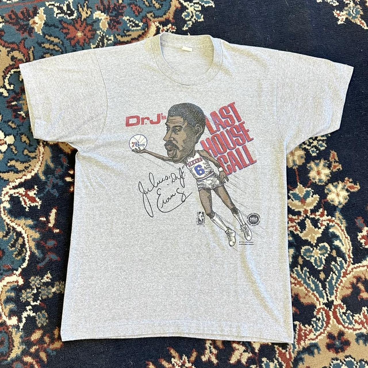Vintage Sixers Graphic T-shirt Philadelphia 76ers NBA Basket 