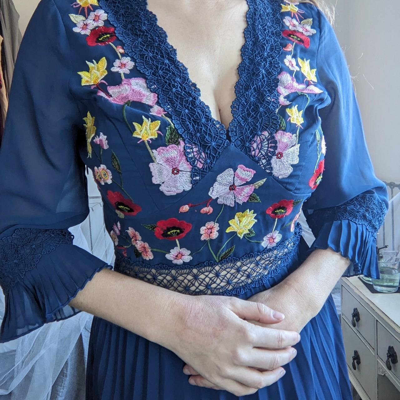 Lace Asos Robe T Shirt ASOS Blue Pleated Embroidered Midi Dress Depop