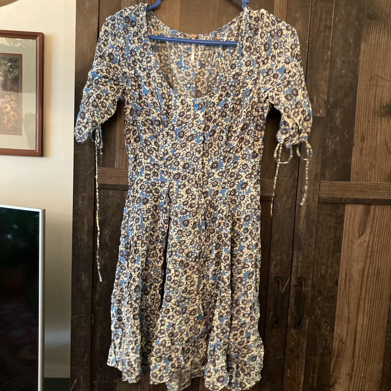 Free People lace up sunflower dress!! It had buttons... - Depop