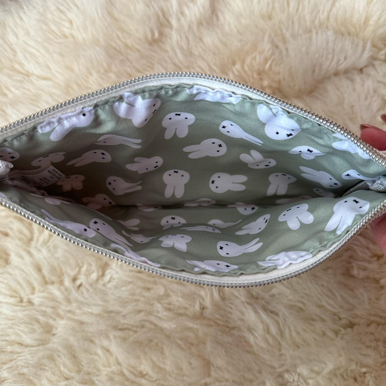 What is in my: Pencil Pouch, Gallery posted by n a y r i a