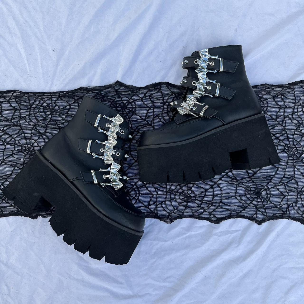 demonia mens platform boots