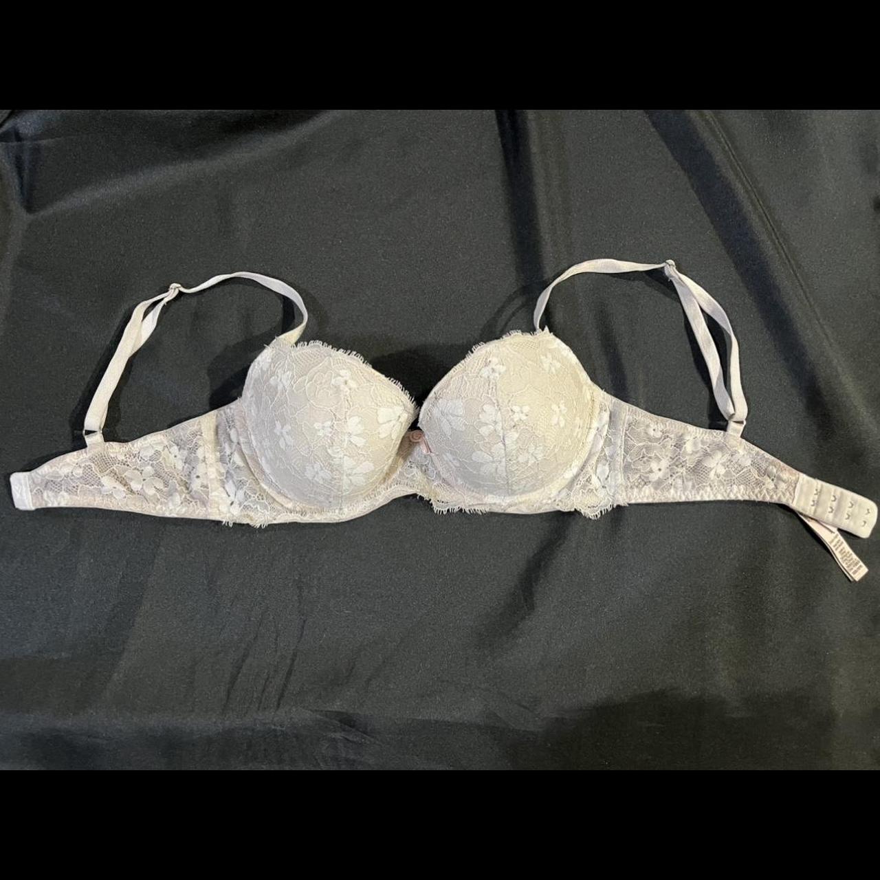 32D Victoria Secret lined demi bra. Lightly used, - Depop