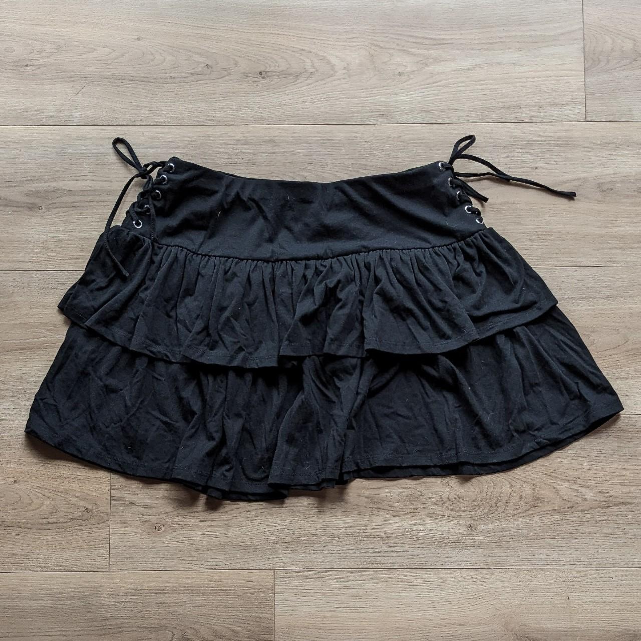 Hot Topic Women's Black and Silver Skirt | Depop