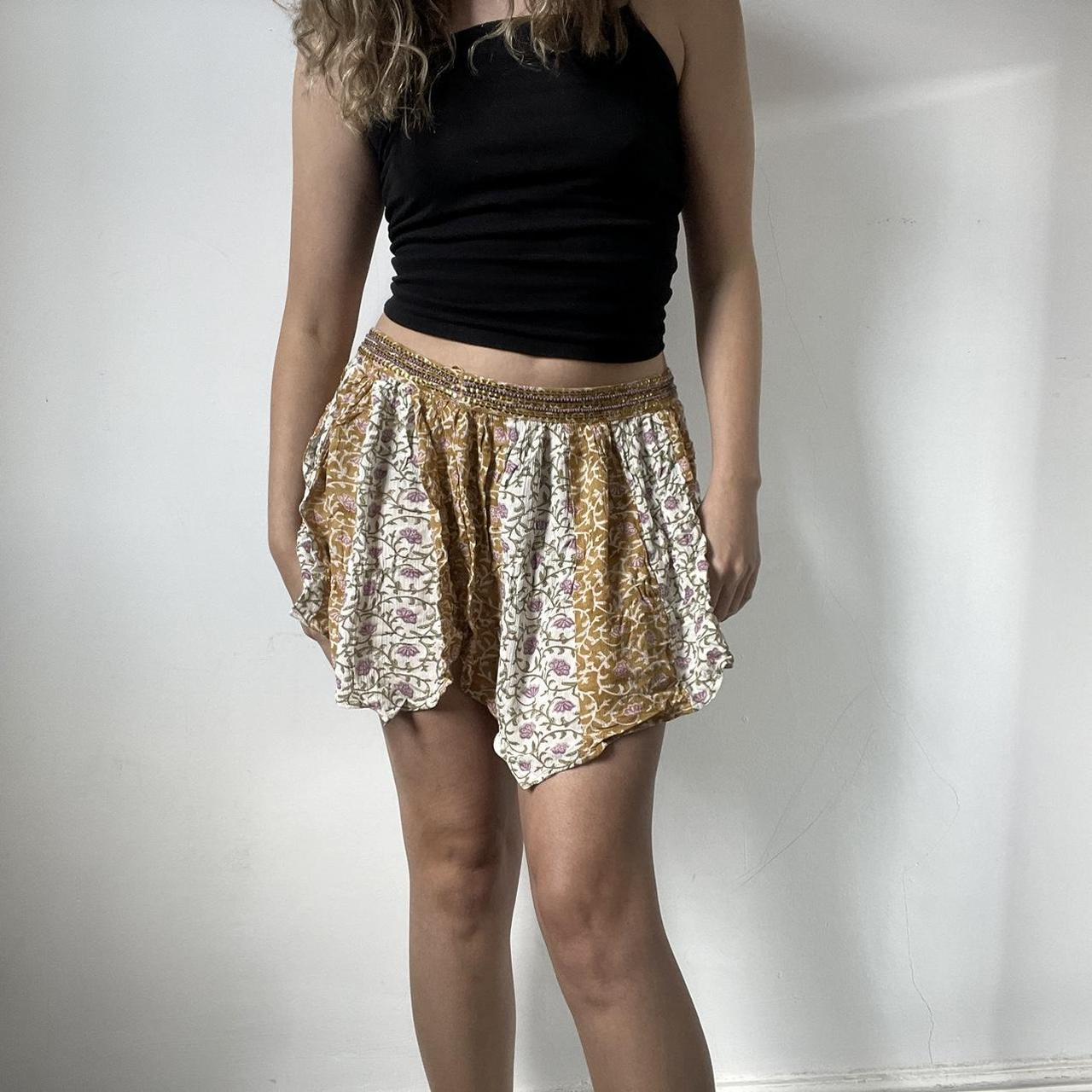 Gold pleated corrective skirt 90s