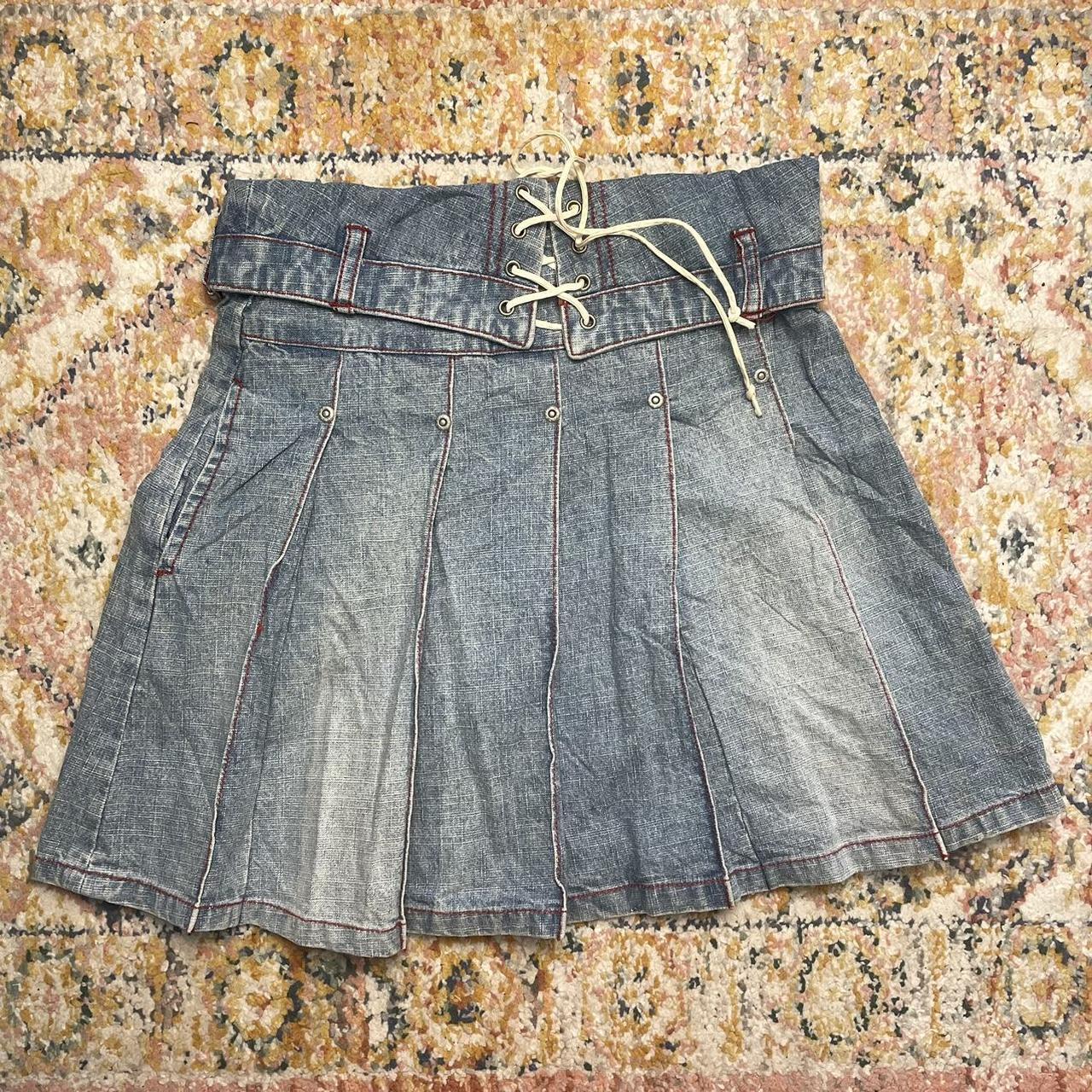 Pleated denim skirt 90s hotsell