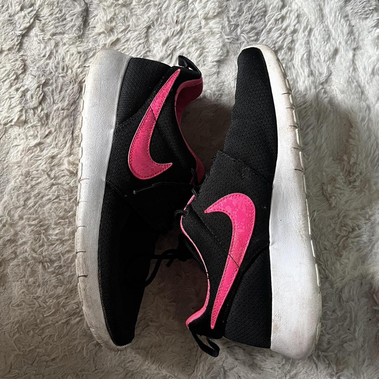 nike trainers pink tick