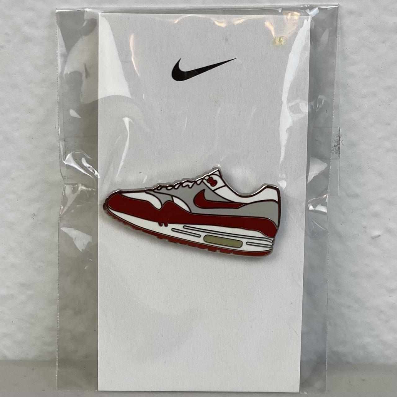 Nike air max day pin hotsell