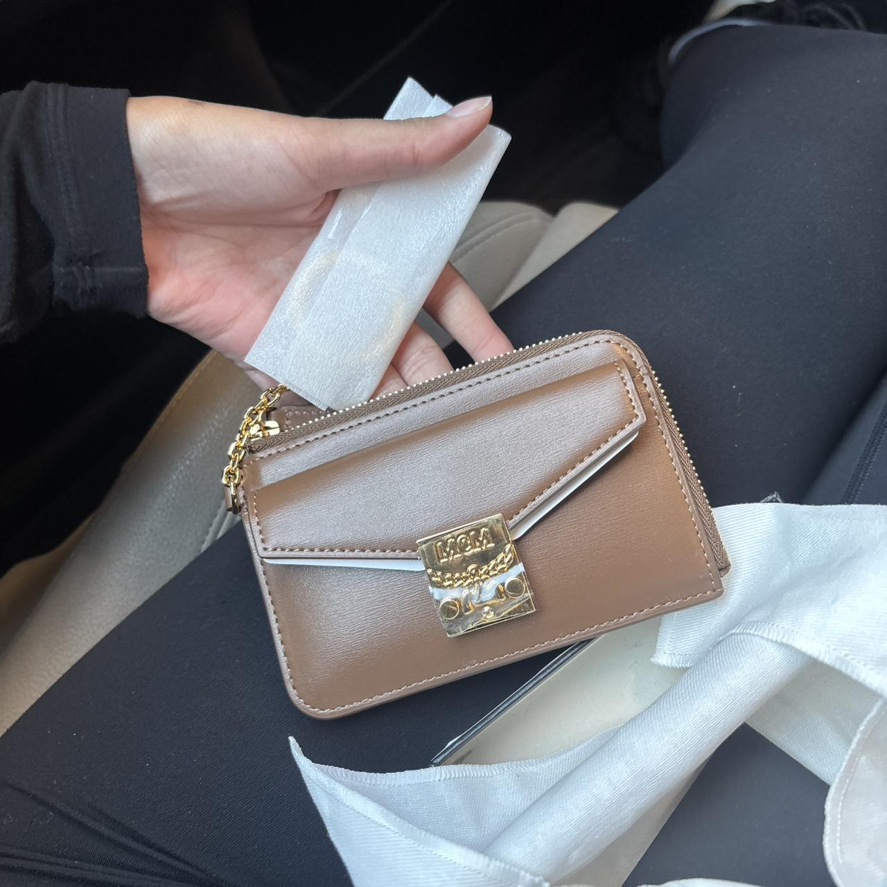 item listed by rhhea