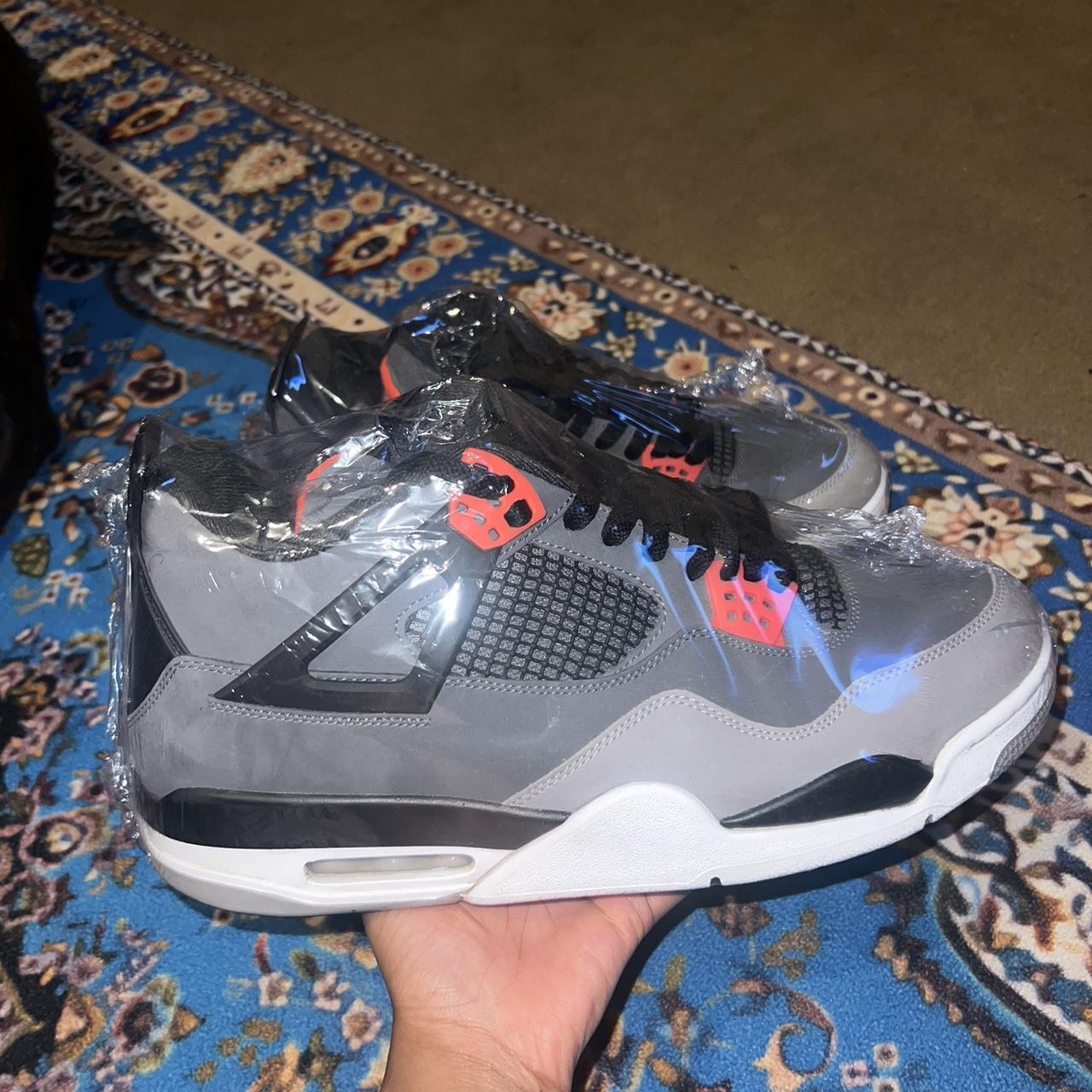 2022 jordan 4