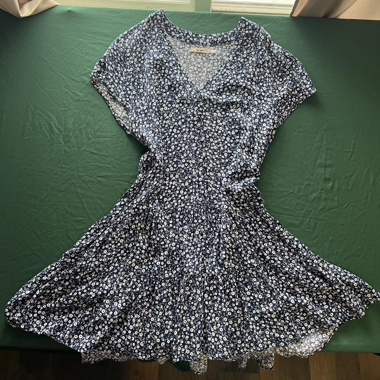 francesca’s medium navy and white floral a line... - Depop