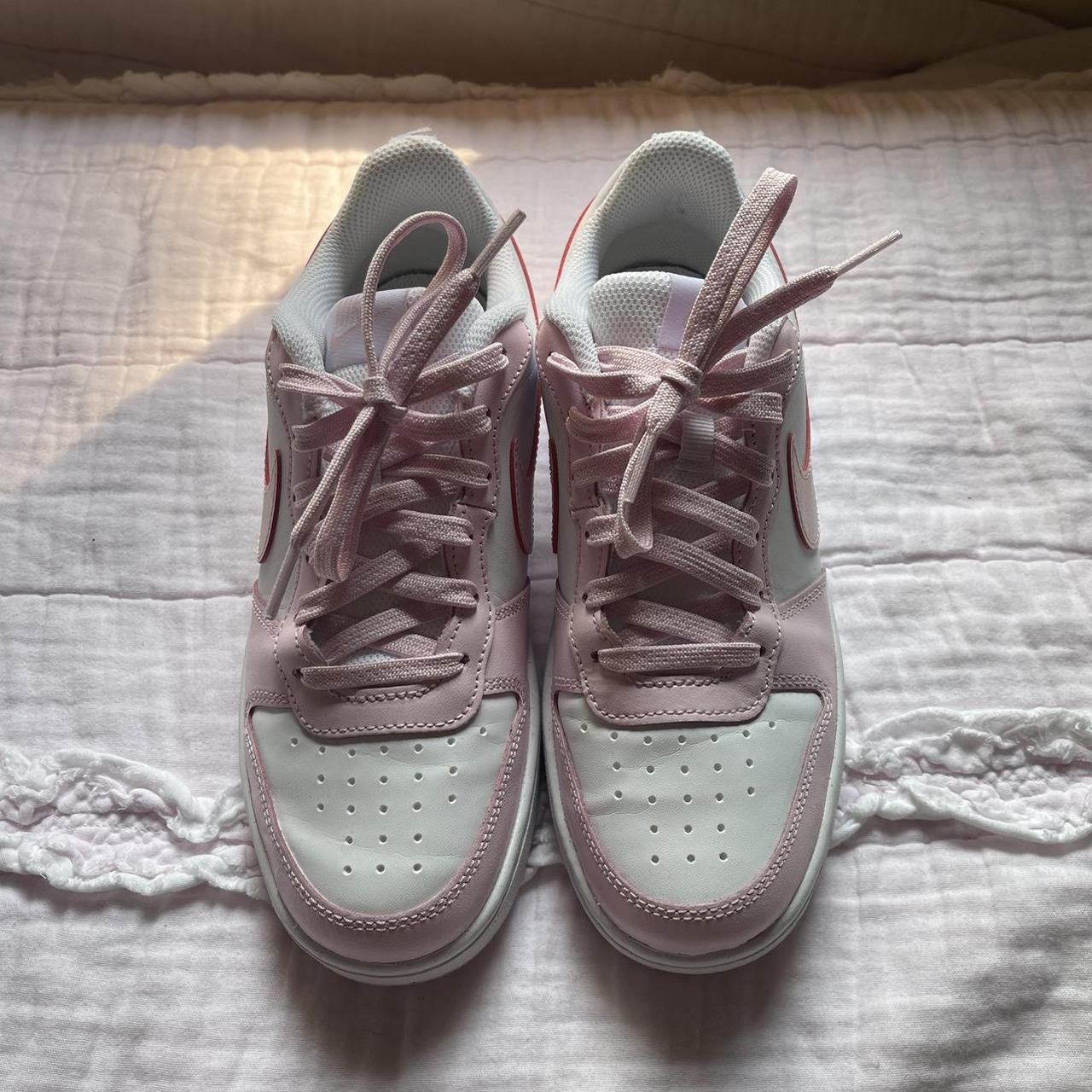 Nike Women's Pink and White Trainers | Depop