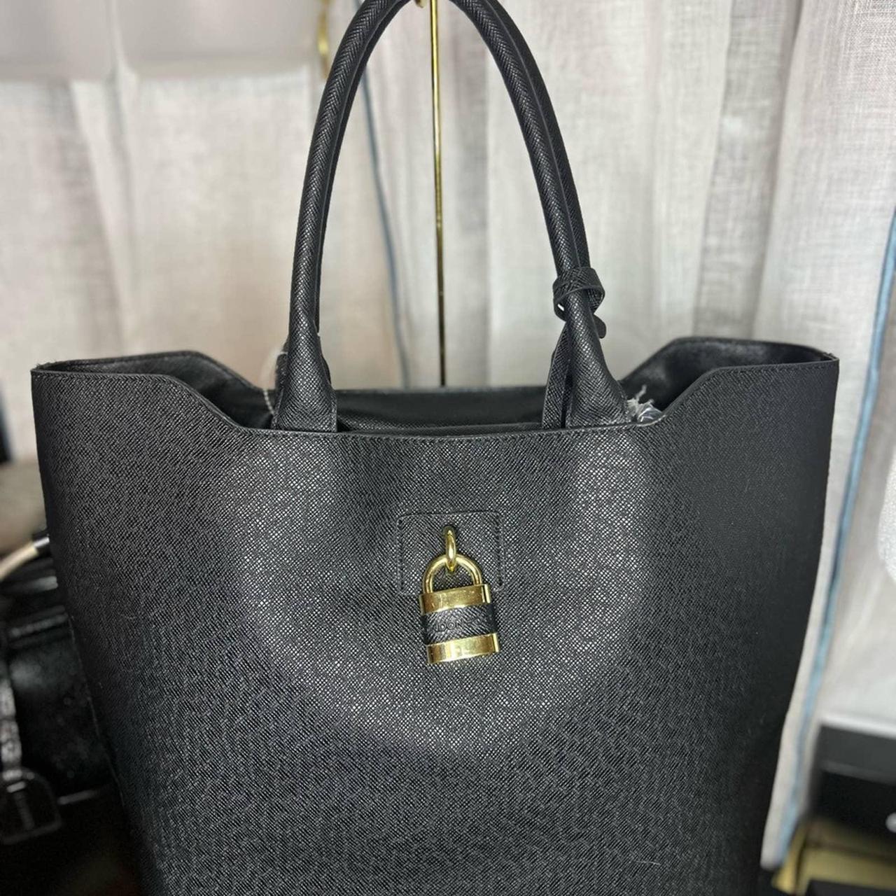 London Fog large tote. Black leather. Has the heavy Depop