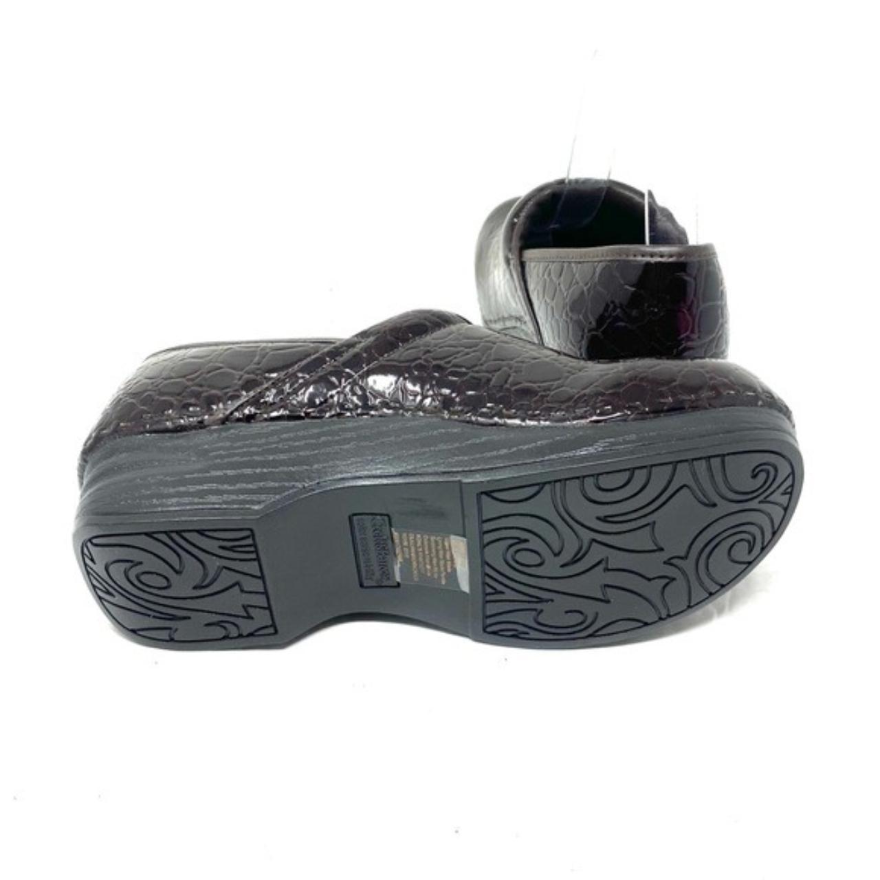 Croft and barrow nursing hot sale shoes