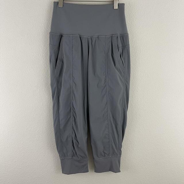 LULULEMON Women's Slate Grey High Rise In Flux Crop - Depop