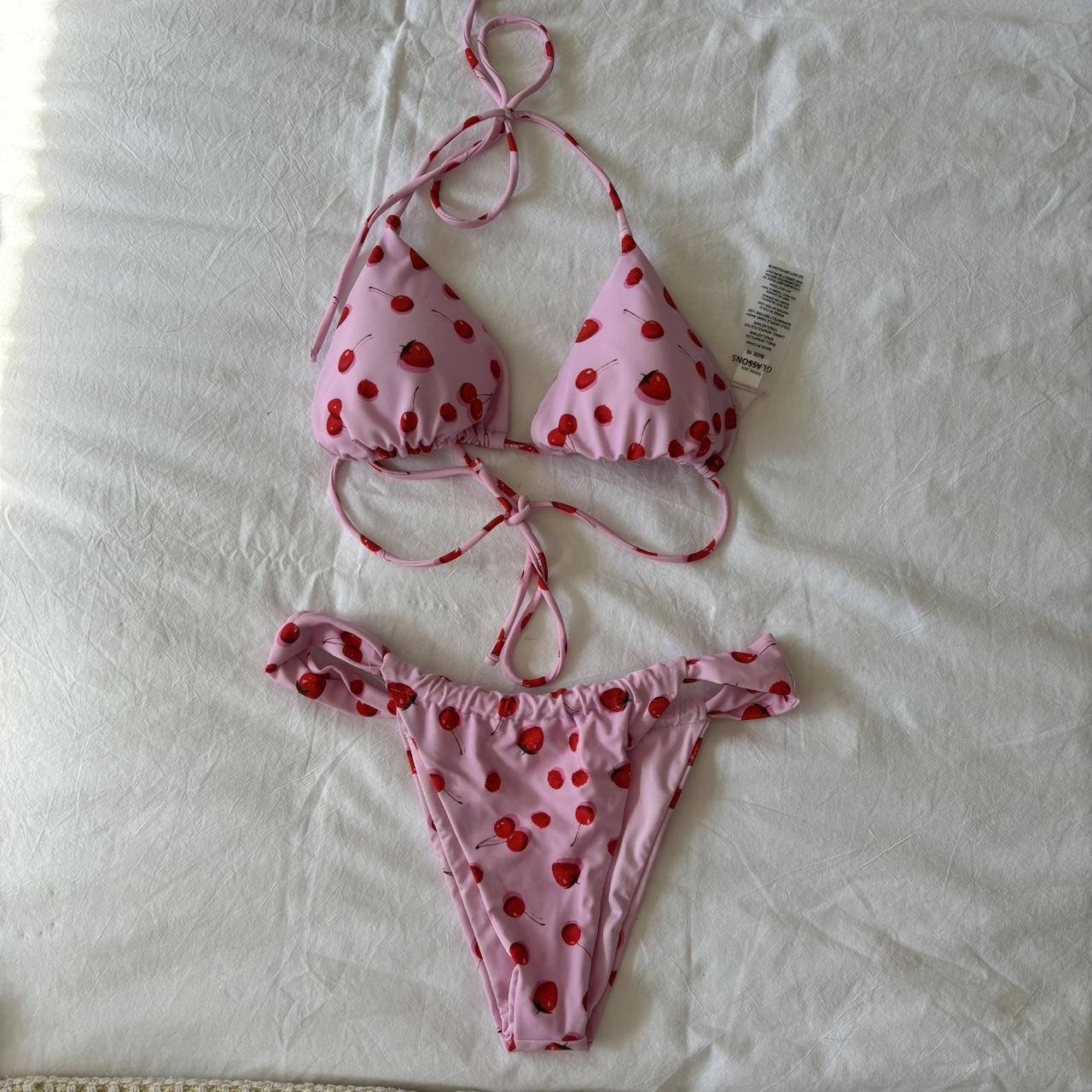 glassons bikini set top is a size 10 (fits... Depop