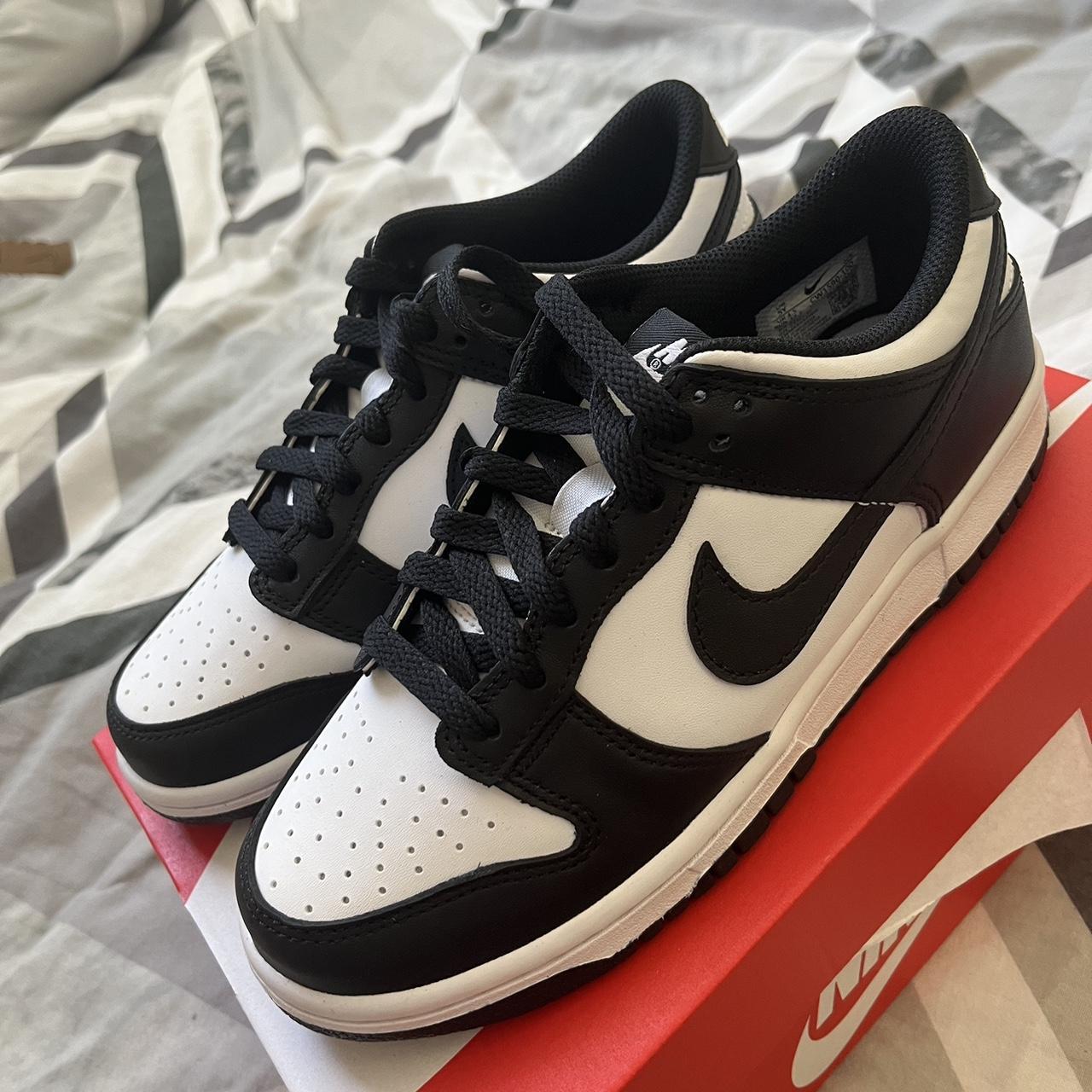 Nike Women's Black and White Trainers | Depop