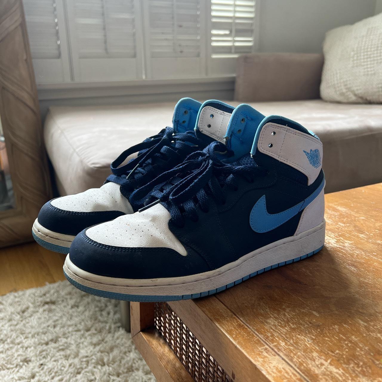 ladies navy nike trainers