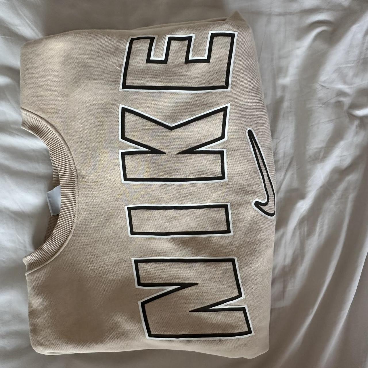 Nike vintage looking beige sweatshirt Slight