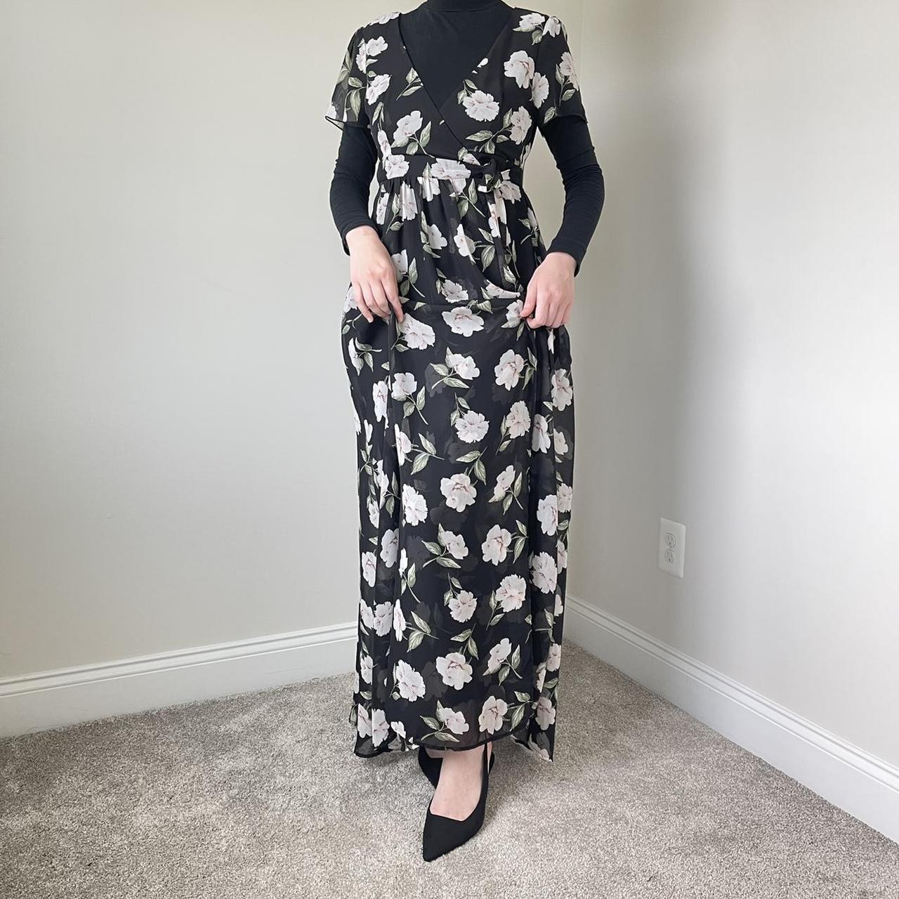 Floral Maxi Dress in Black🖤💐 this dress is so cute... - Depop