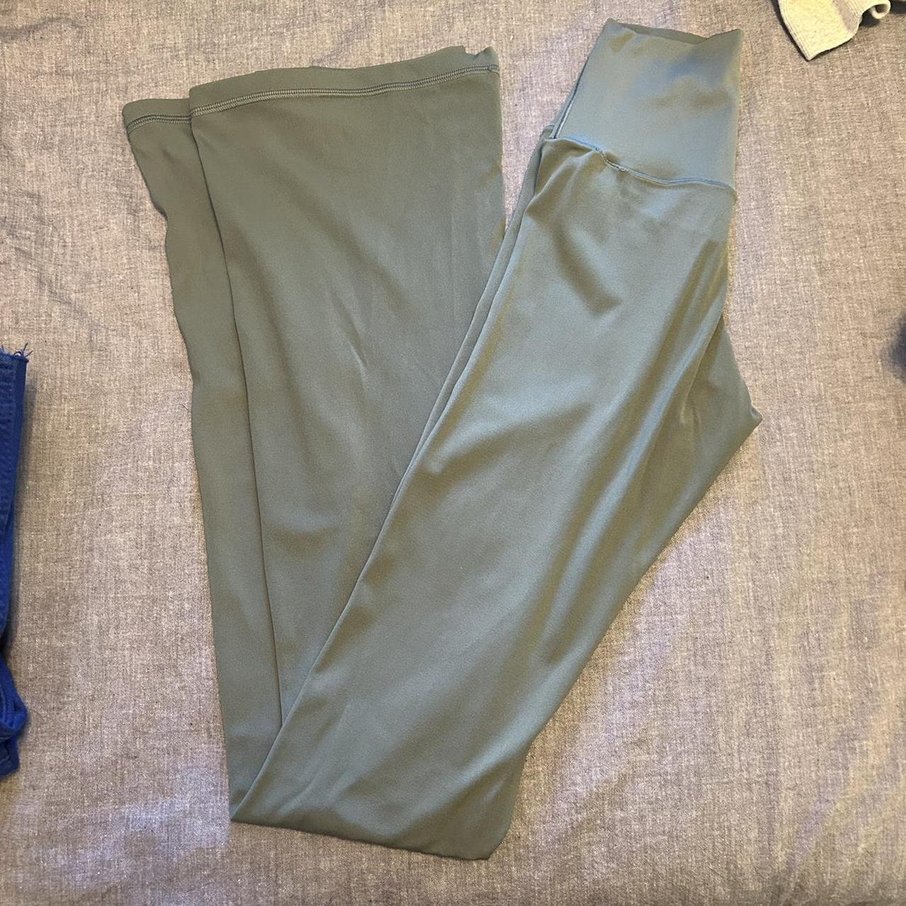 Aerie Women's Green Leggings Depop