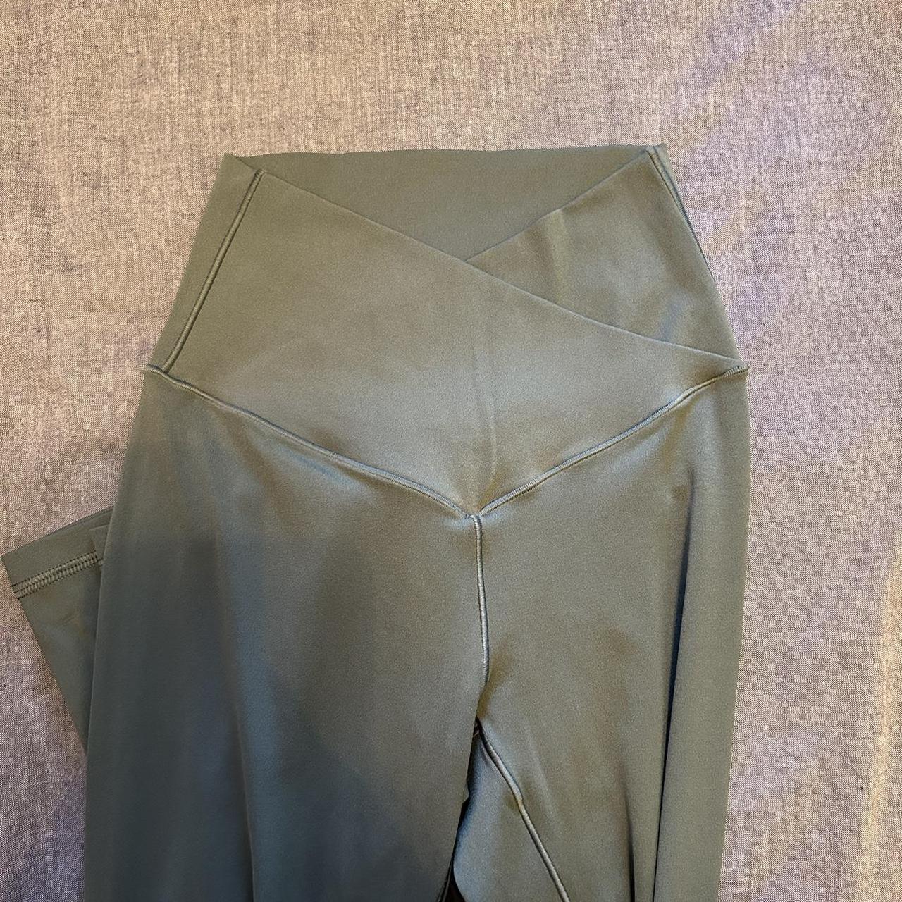 Aerie Women's Green Leggings Depop