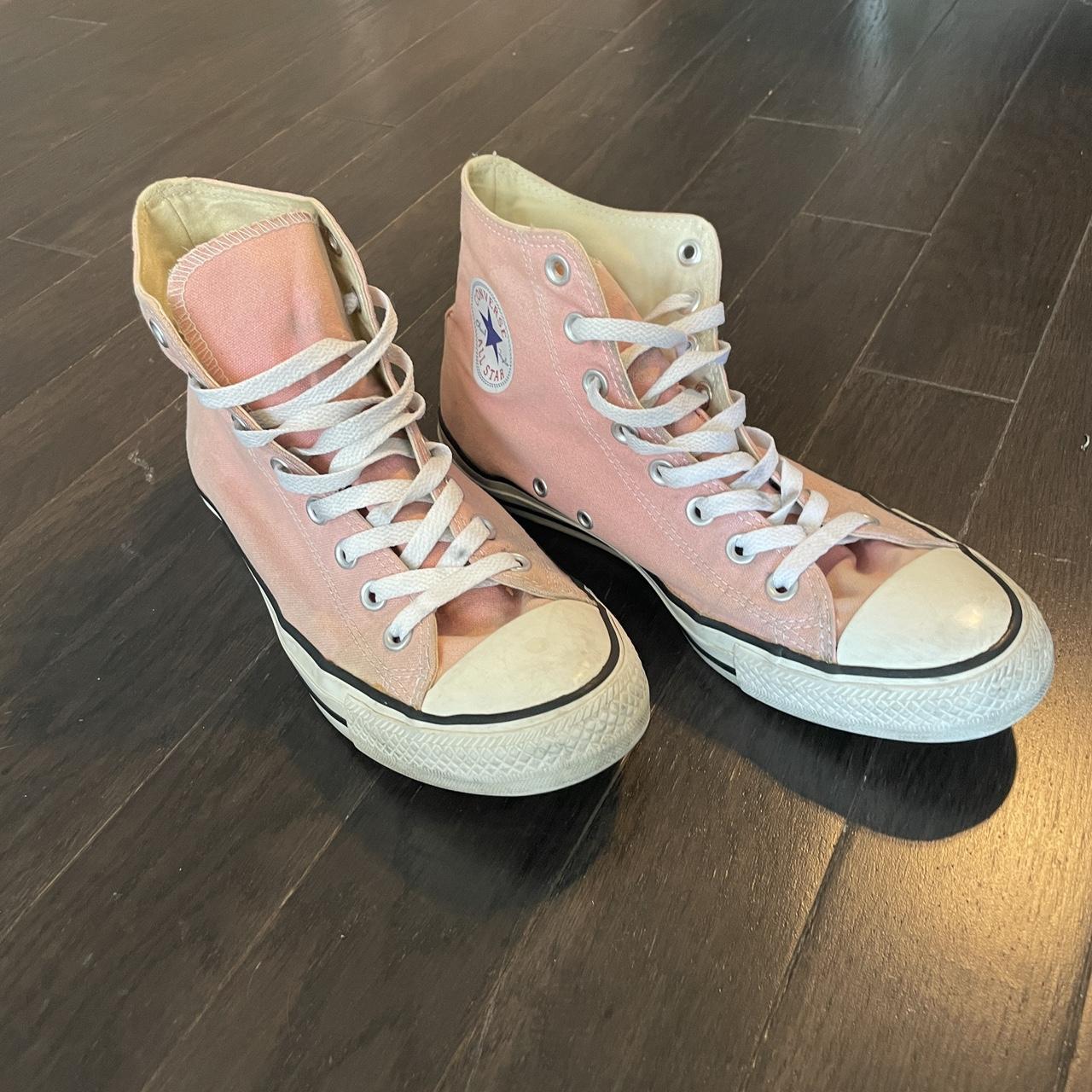 Pink hotsell converse aesthetic