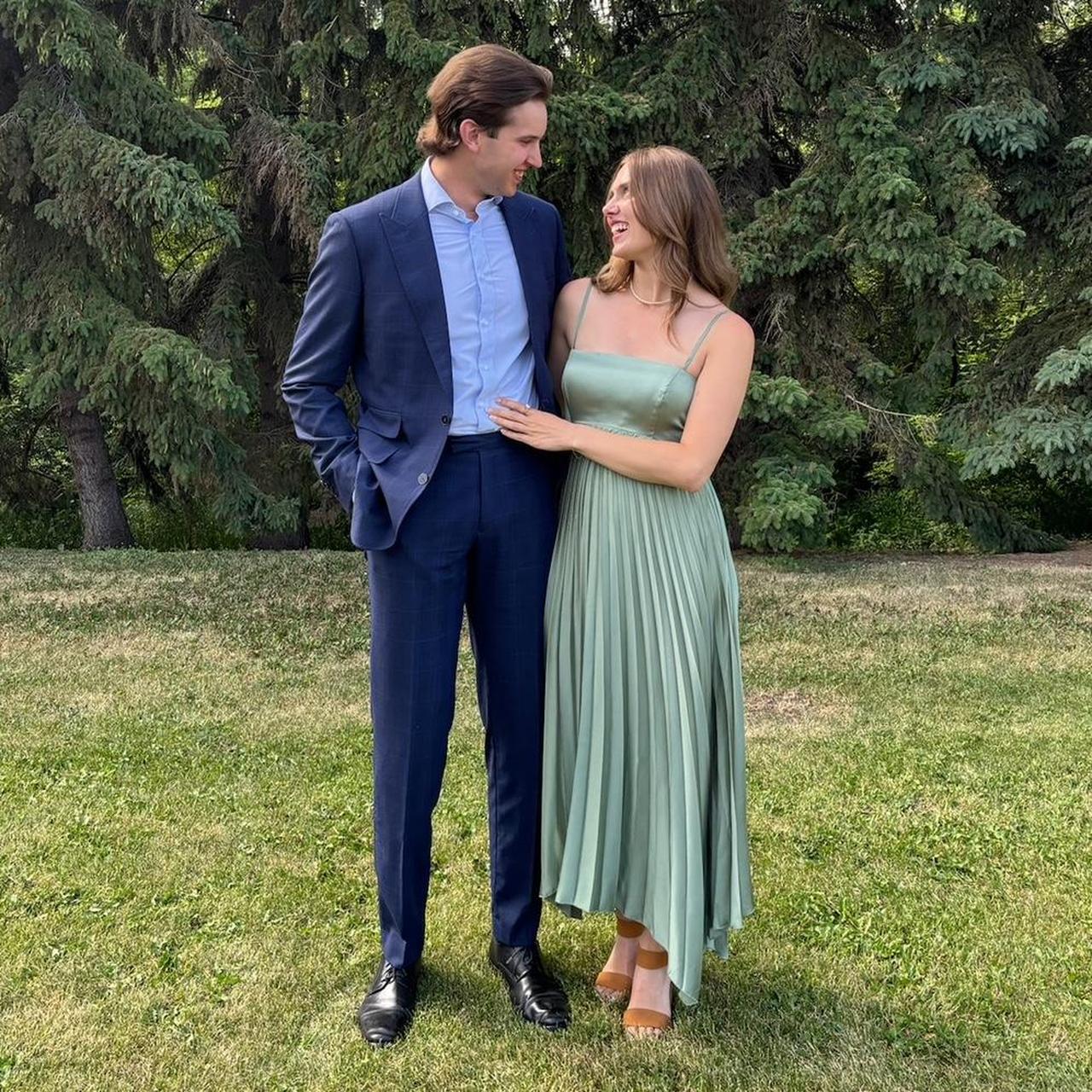 The A&F Giselle Clasp-Back Pleated Midi Dress size | Depop