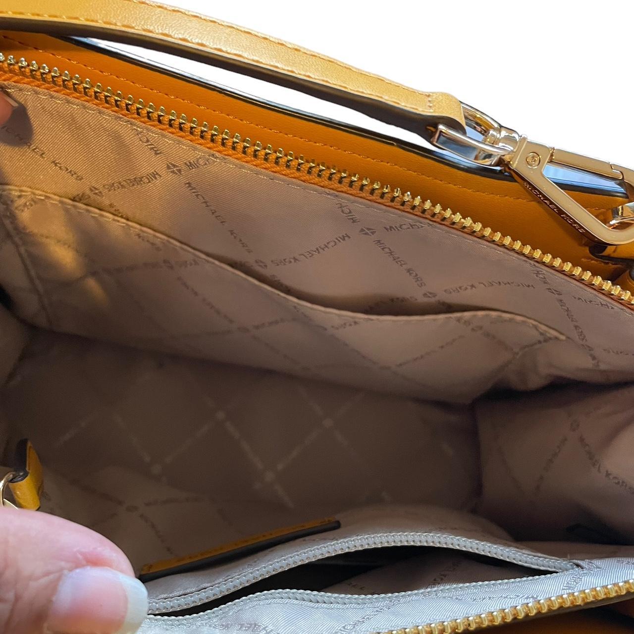 New Michael Michael Kors Hope MD Messenger... Depop