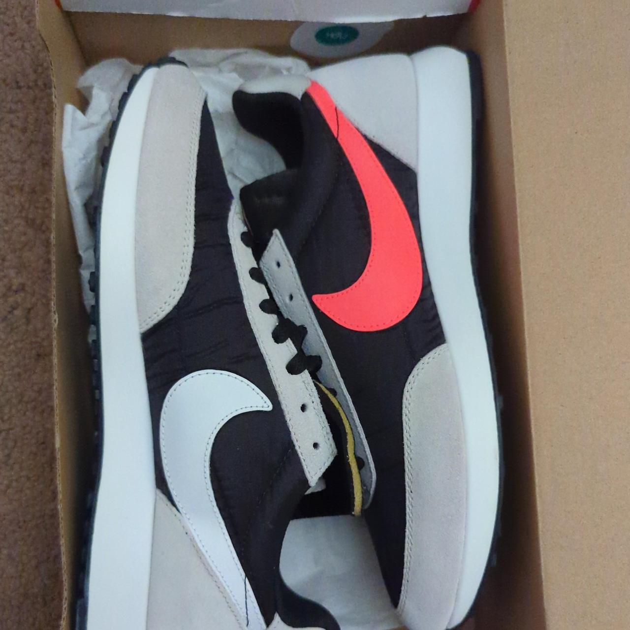 size nike tailwind 79