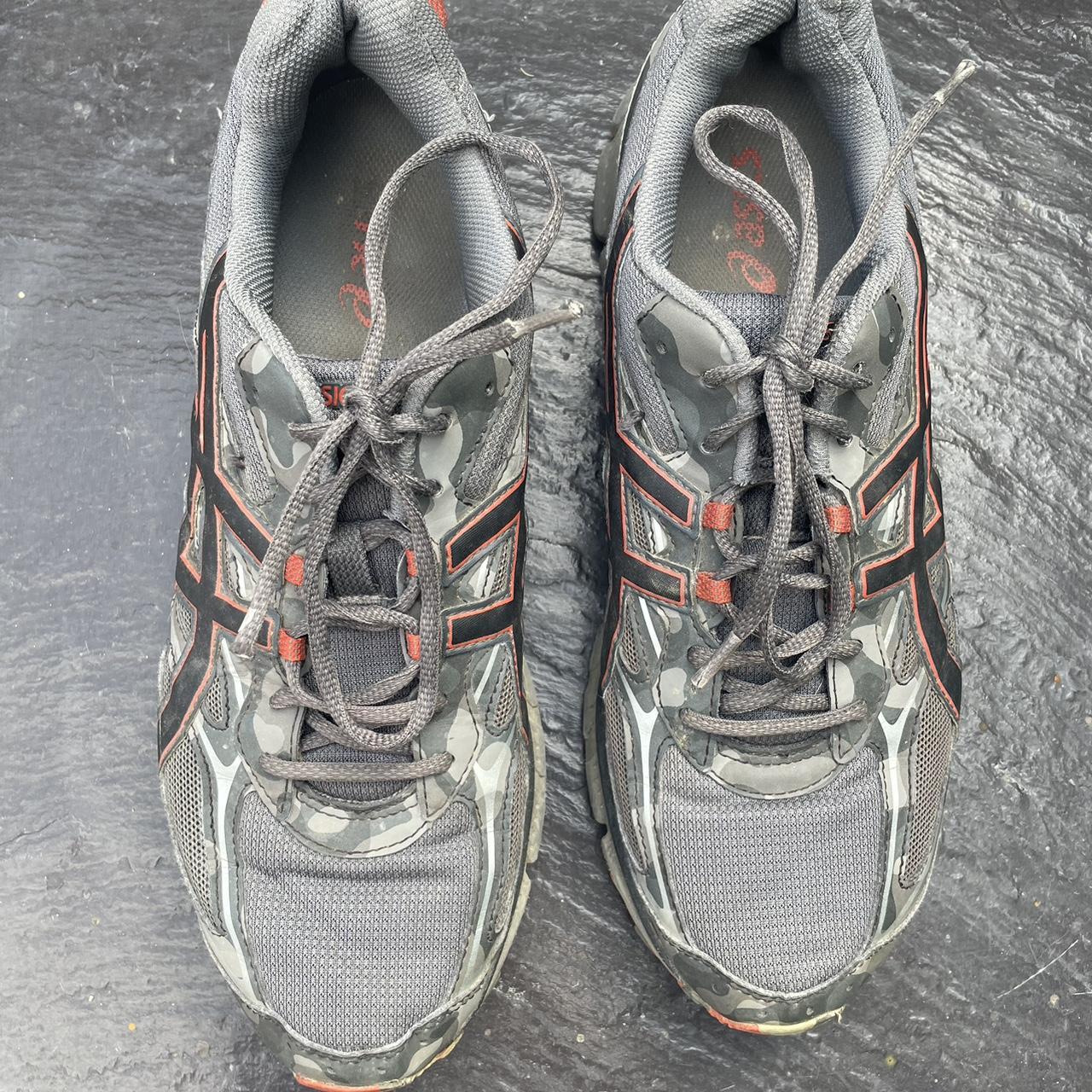 mens grey asics trainers