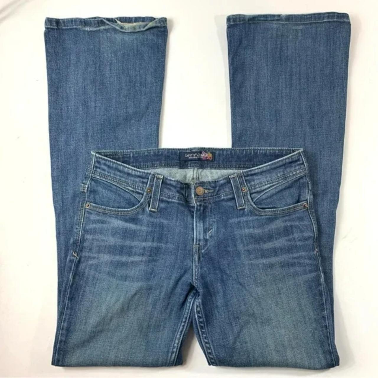 Levi's Women's Blue Jeans | Depop