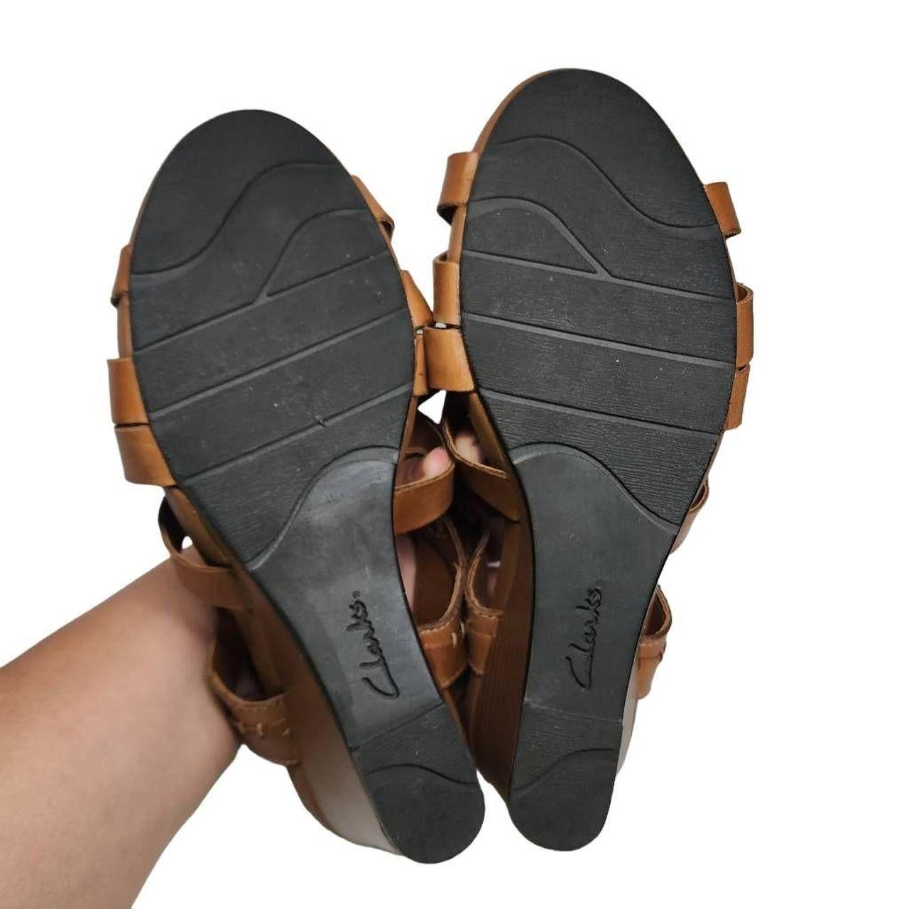 Clarks Brynn Madi Thong Sandal (Women) - Sand Interest – The Heel Shoe  Fitters