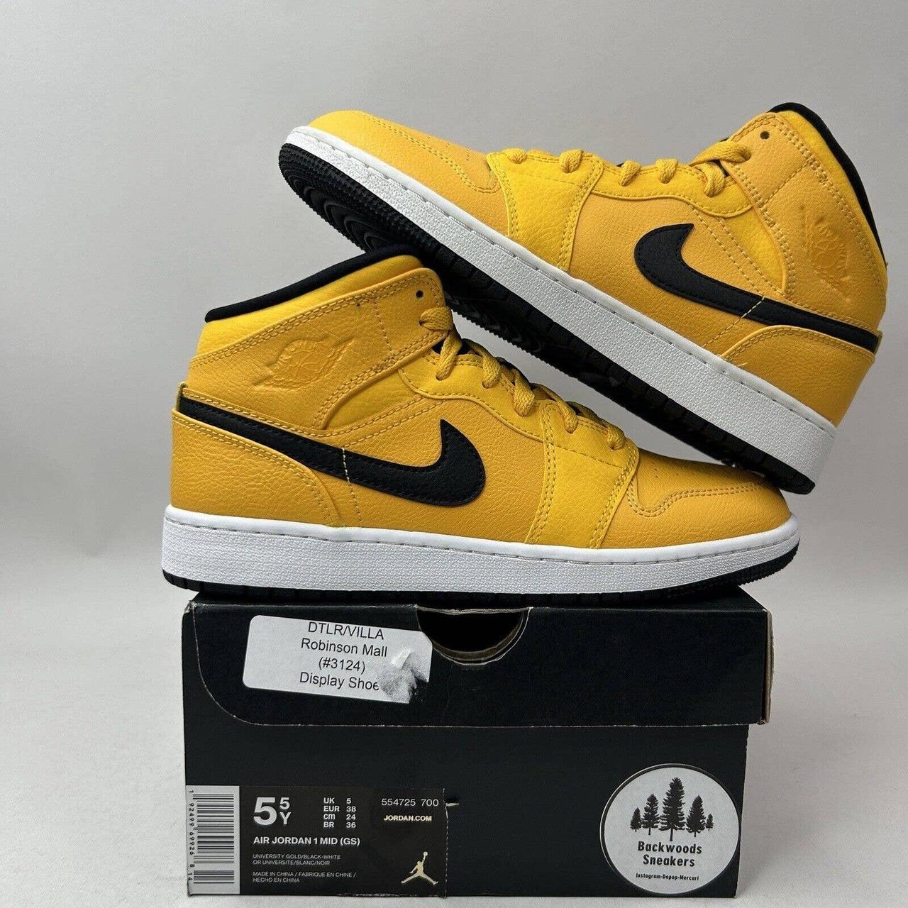 Jordan junior air jordan 1 mid trainer university gold / black / shop white