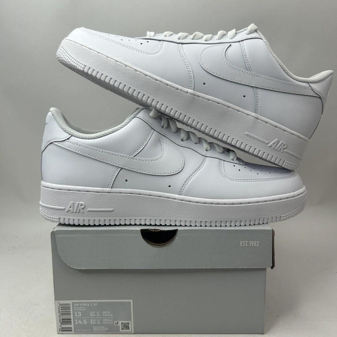 Plain white nike sneakers hotsell