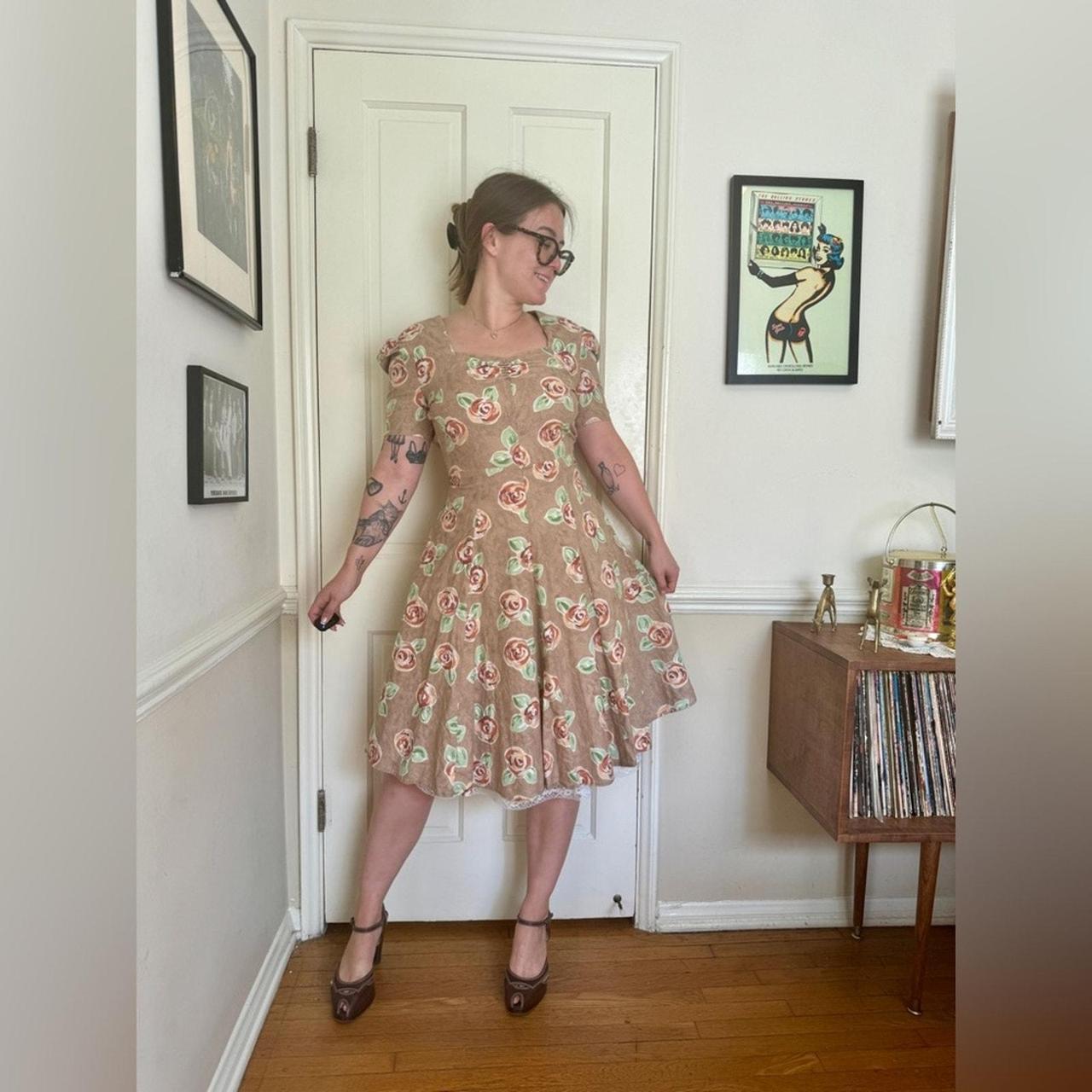 This is a gorgeous early 60s fit and flare