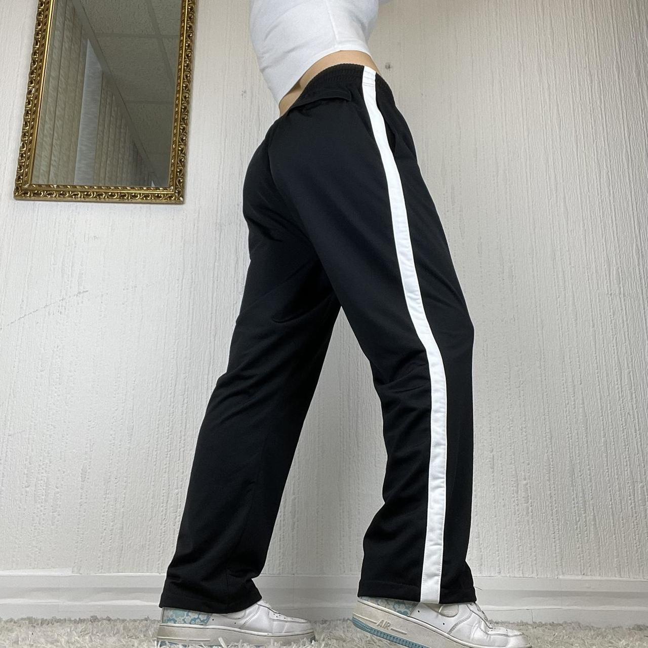 Nike Women's White and Black Trousers | Depop