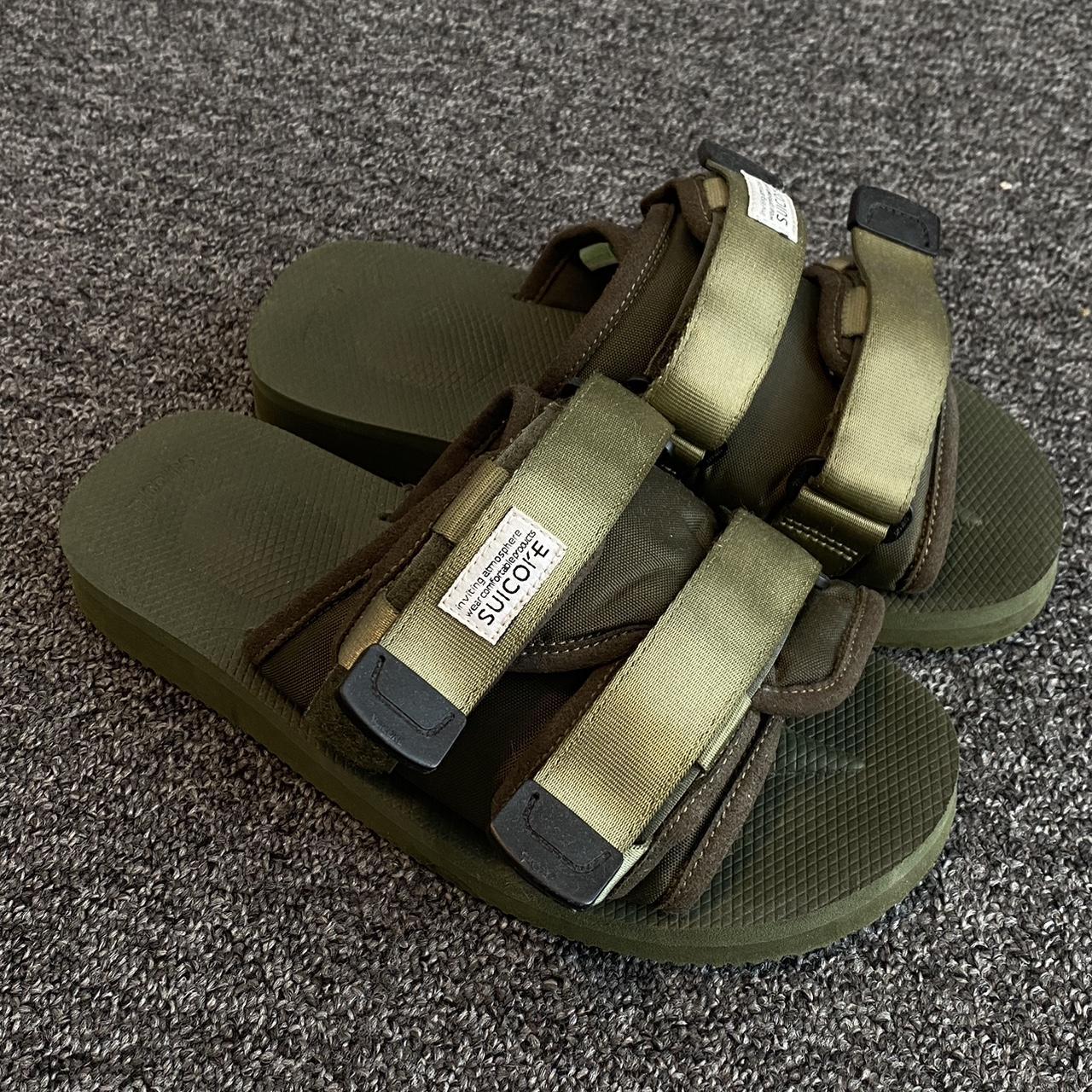 suicoke moto cab on feet