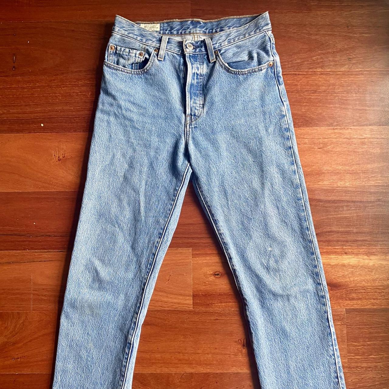 Levi’s 501 mid wash 🦋 Size 27” (I’m 5’5 for... - Depop