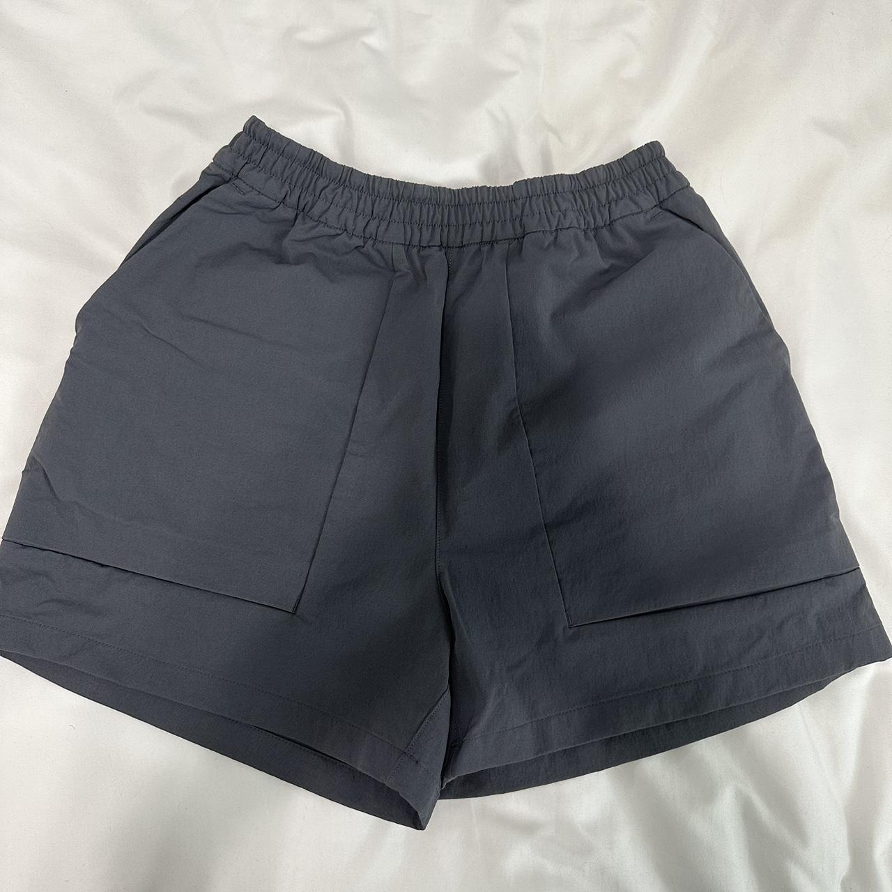 Lululemon Women's Silver and Grey Shorts | Depop