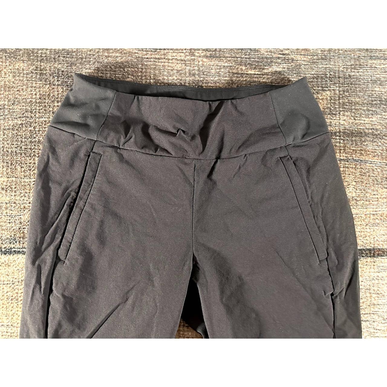 Athleta Headlands Hybrid Cargo Tights. Size 10P.  - Depop