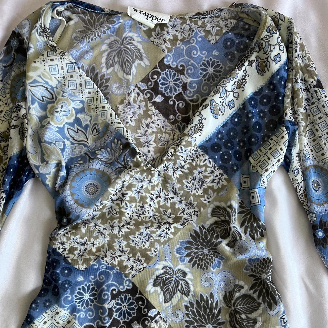 vintage bell sleeve boho patterned top, size... - Depop