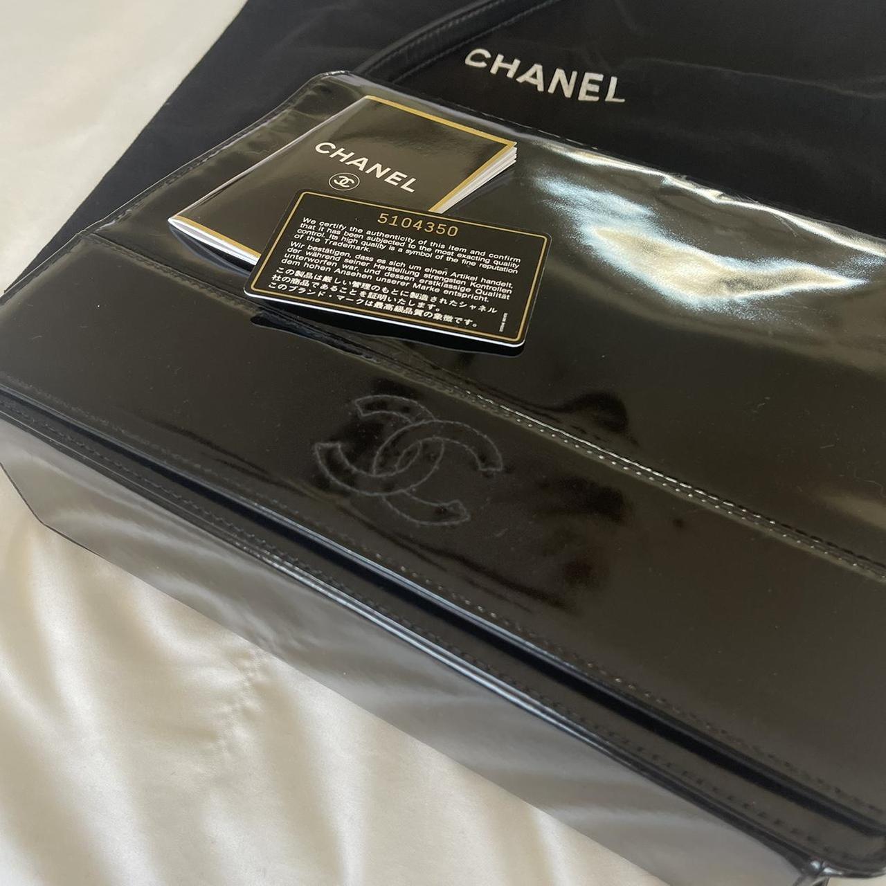 Authentic Vintage Chanel CC patent leather shoulder/... Depop