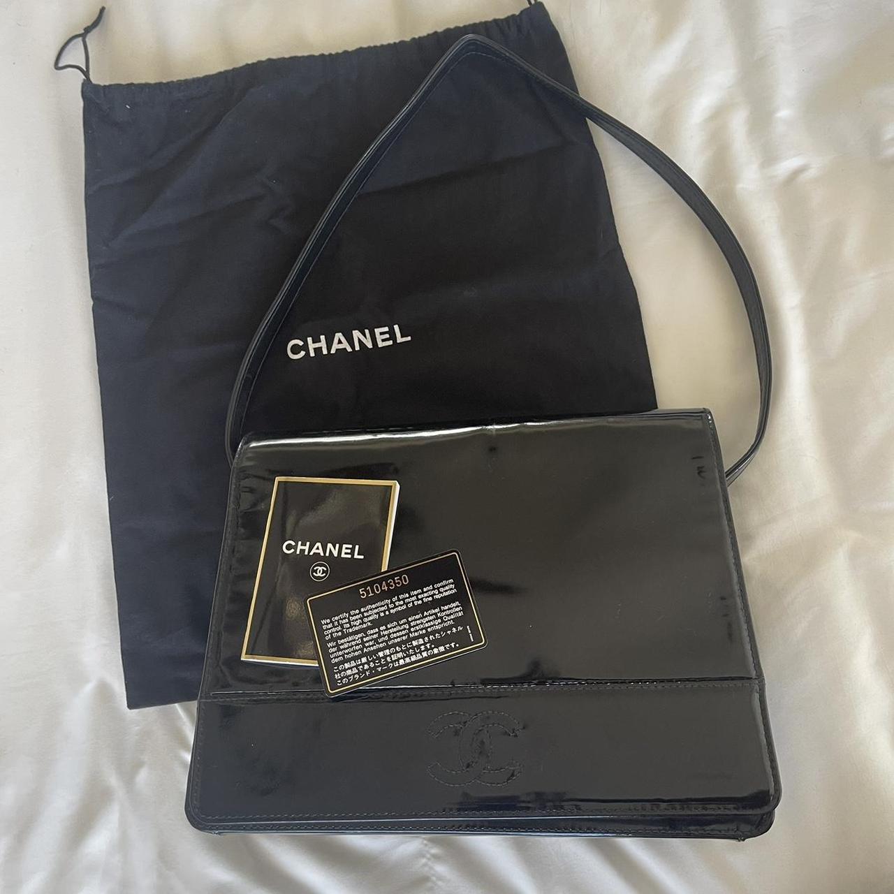 Authentic Vintage Chanel CC patent leather shoulder/... Depop