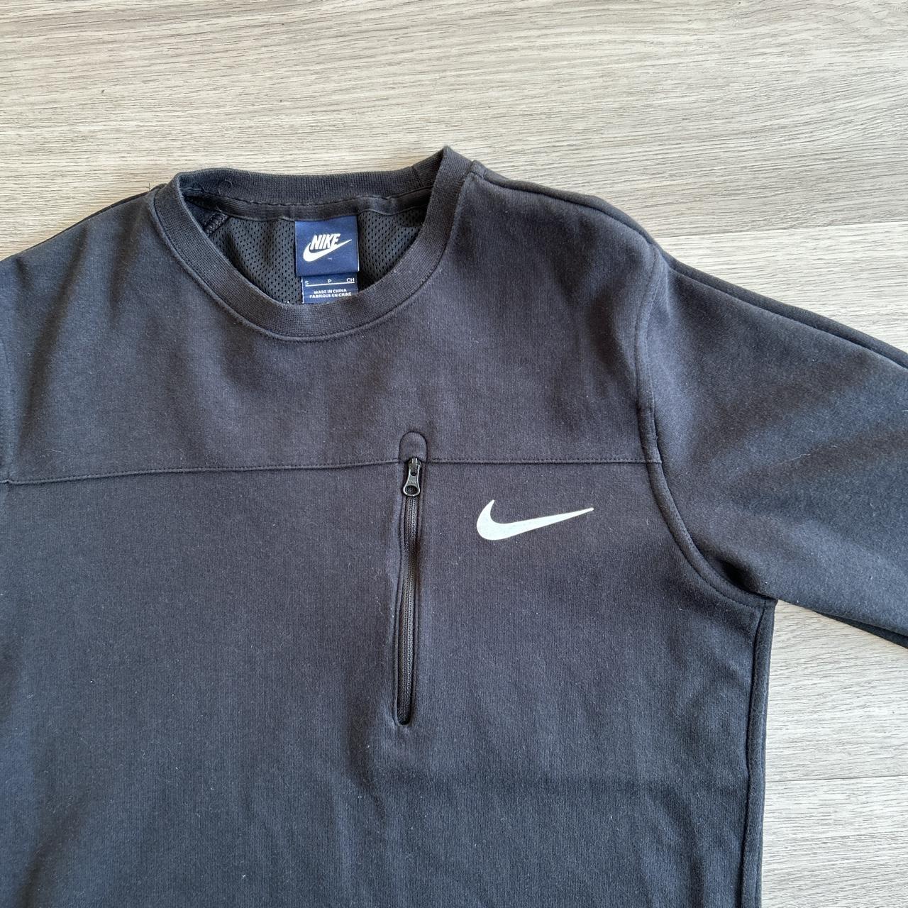 nike crewneck sweatshirt with pocket