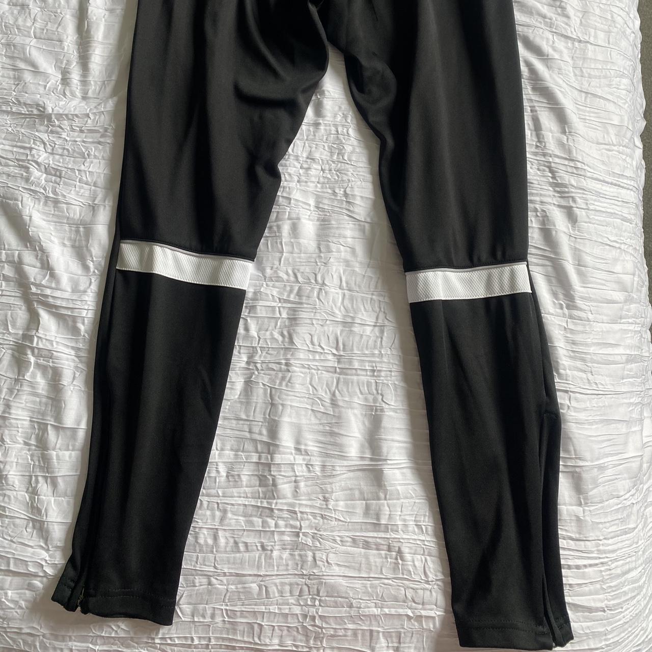 mens medium nike joggers