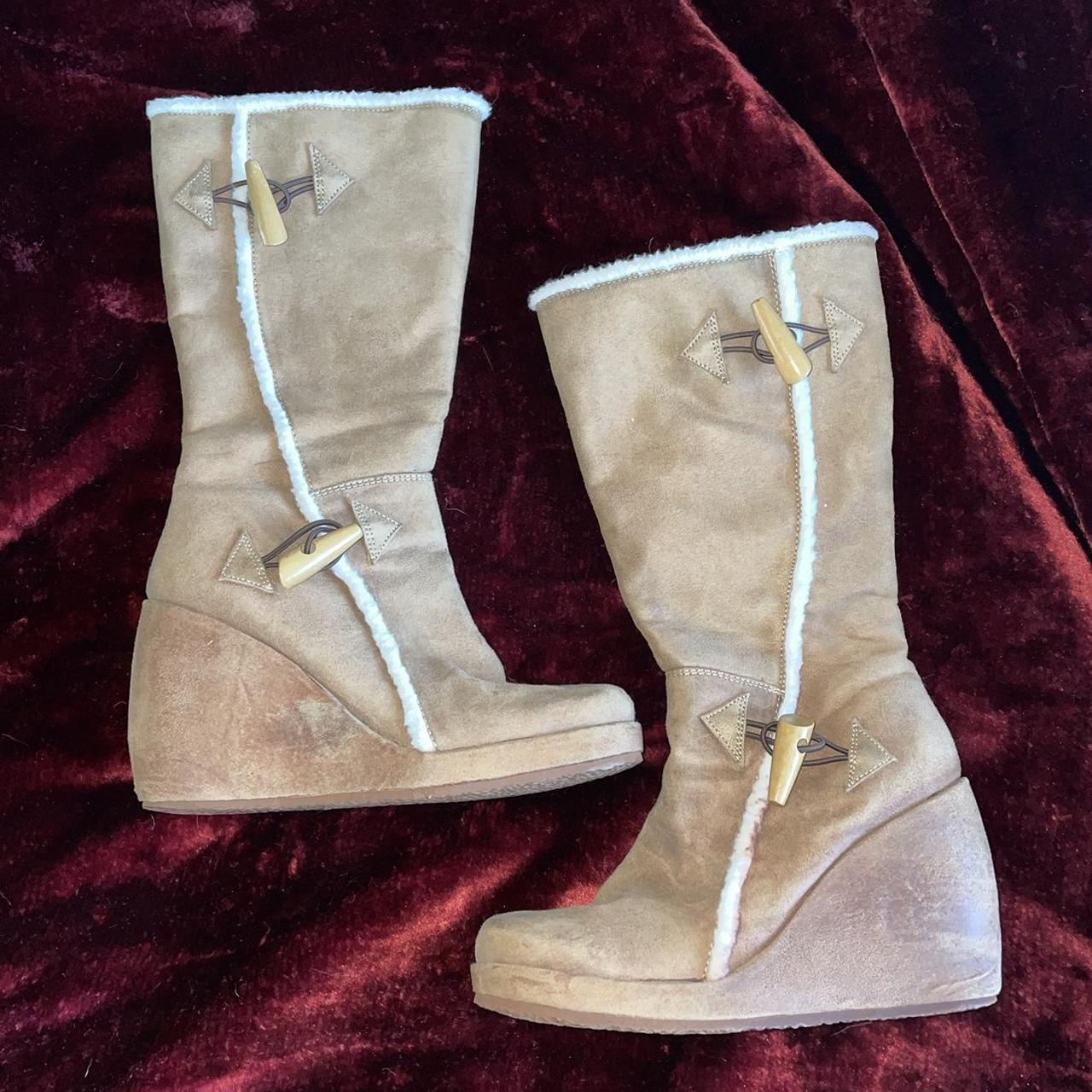 Adorable brown vintage winter boots with a wedge... - Depop