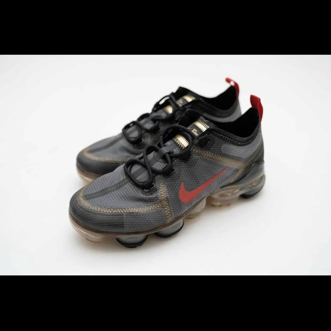 black and gold women vapormax