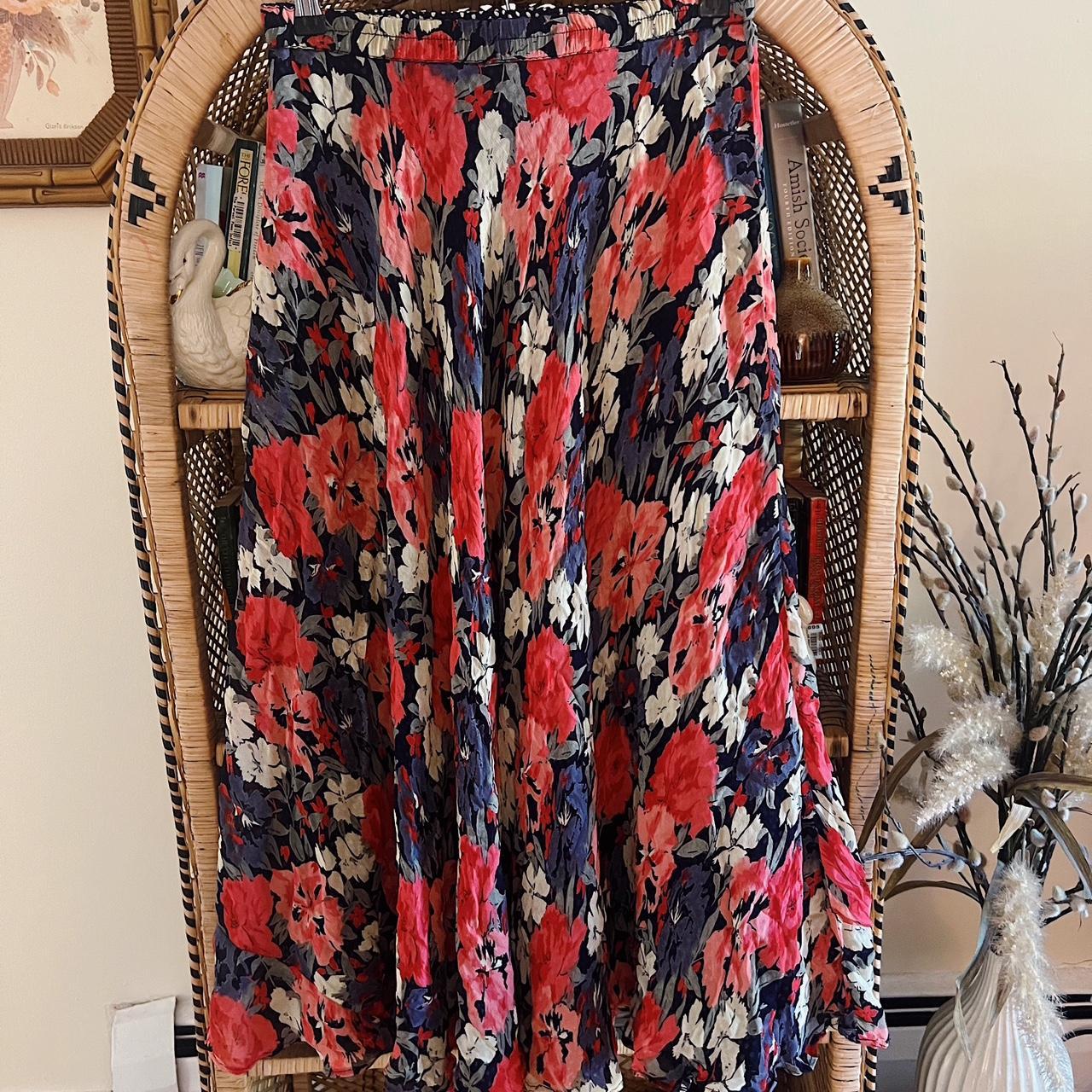 Floral maxi 💫, Beauuuutiful silky floral maxi skirt!...